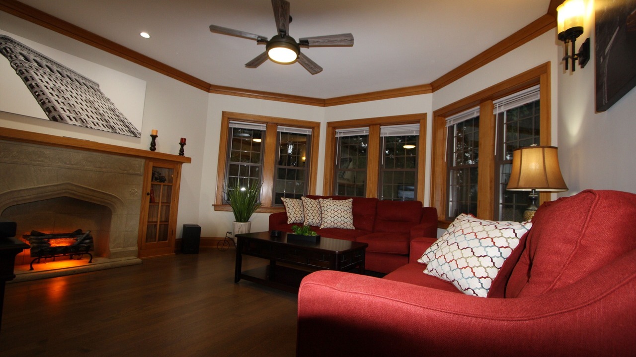 Photo of Livingroom in Jefferson Park