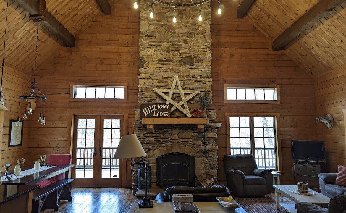 Photo of Livingroom in Apple River