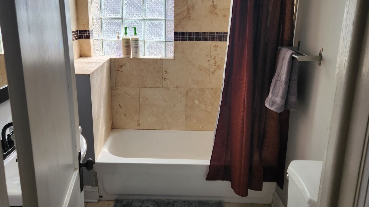 Photo of Bathroom in Logan Square