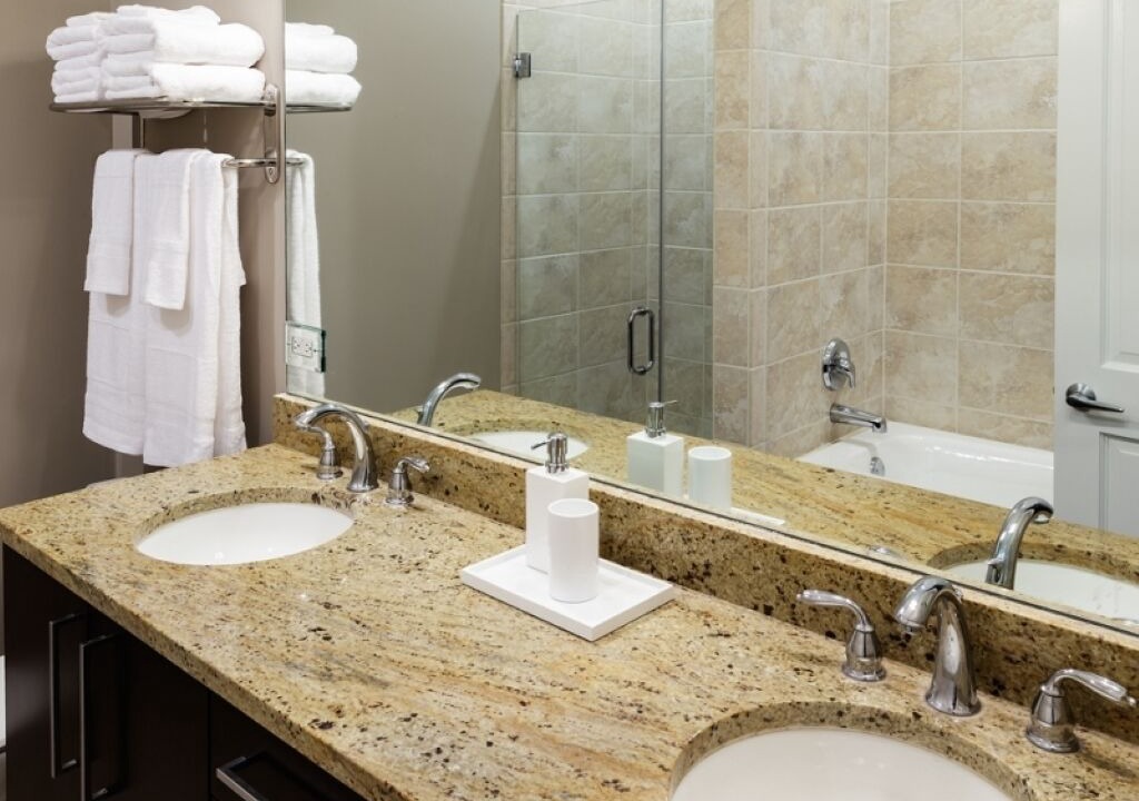 Photo of Bathroom in Lakeview