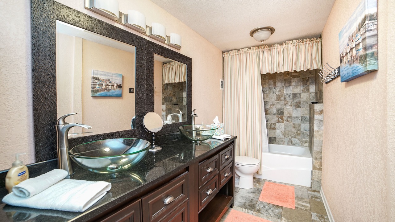 Photo of Bathroom in Manteno