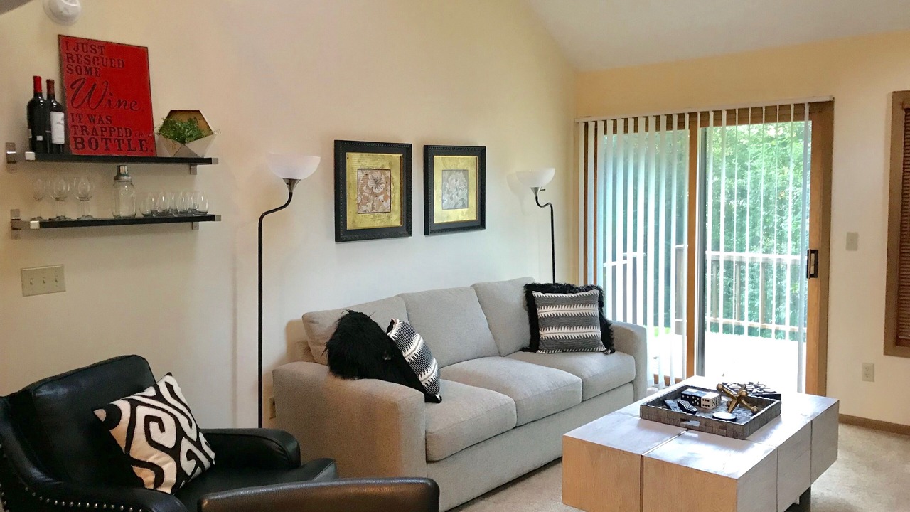 Photo of Livingroom in The Galena Territory