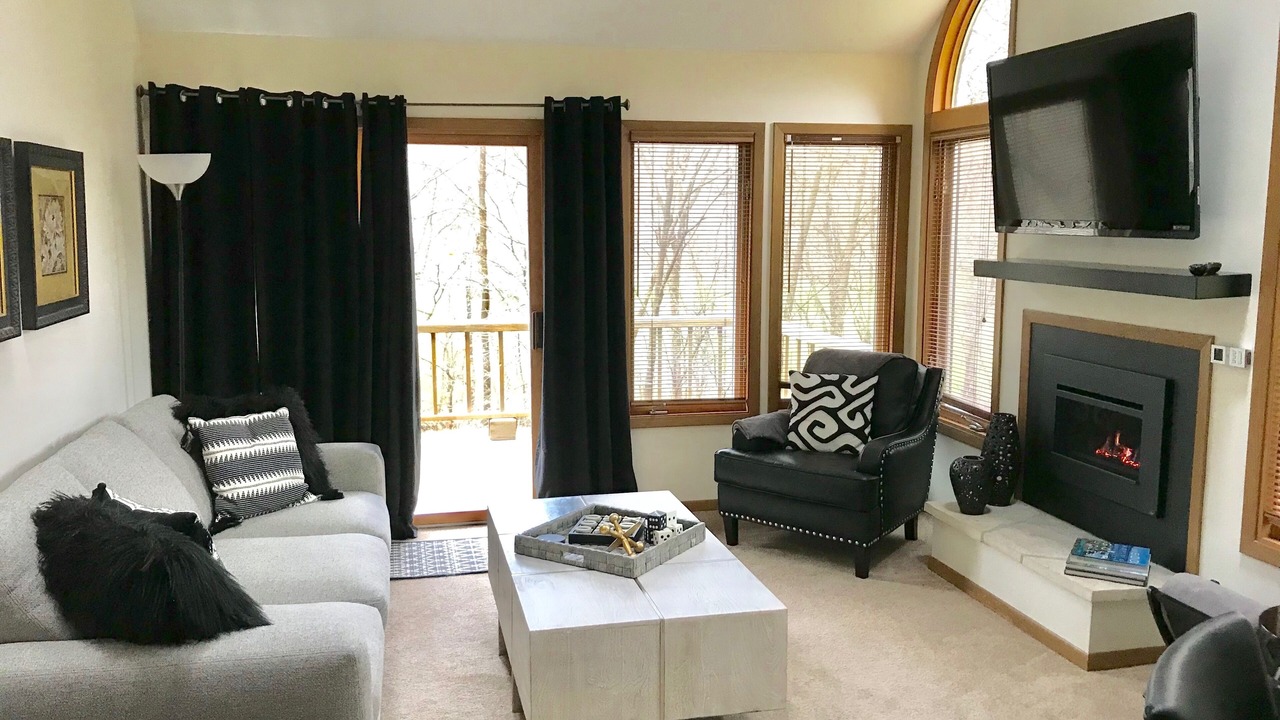 Photo of Livingroom in The Galena Territory