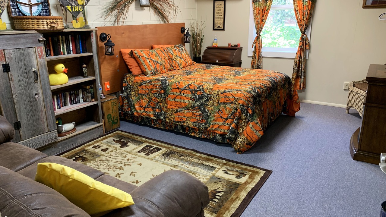 Photo of Bedroom in Groveland