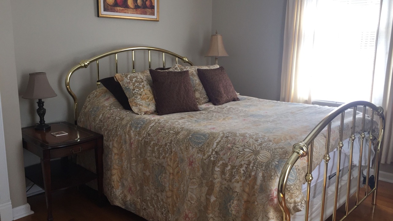 Photo of Bedroom in Alton