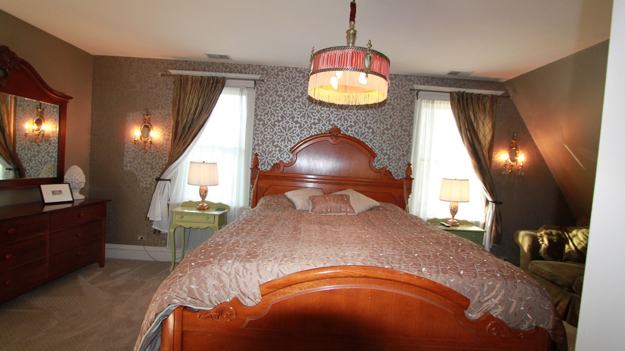 Photo of Bedroom in Glen Ellyn
