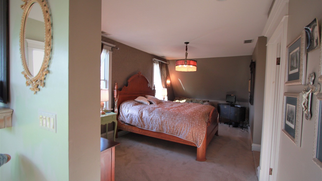 Photo of Bedroom in Glen Ellyn