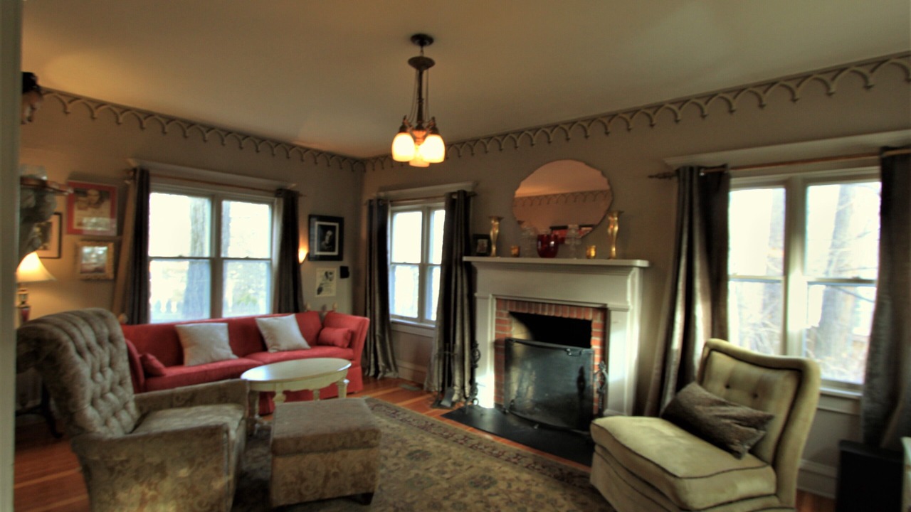 Photo of Livingroom in Glen Ellyn