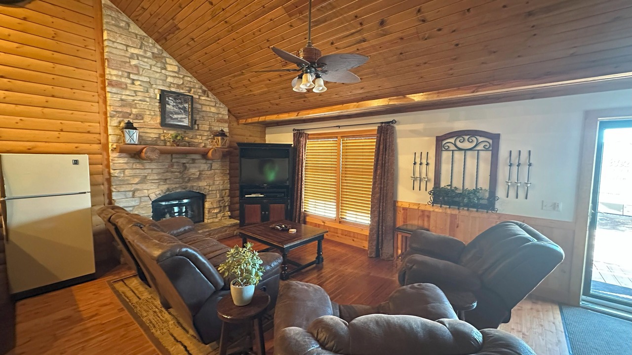Photo of Livingroom in Apple River