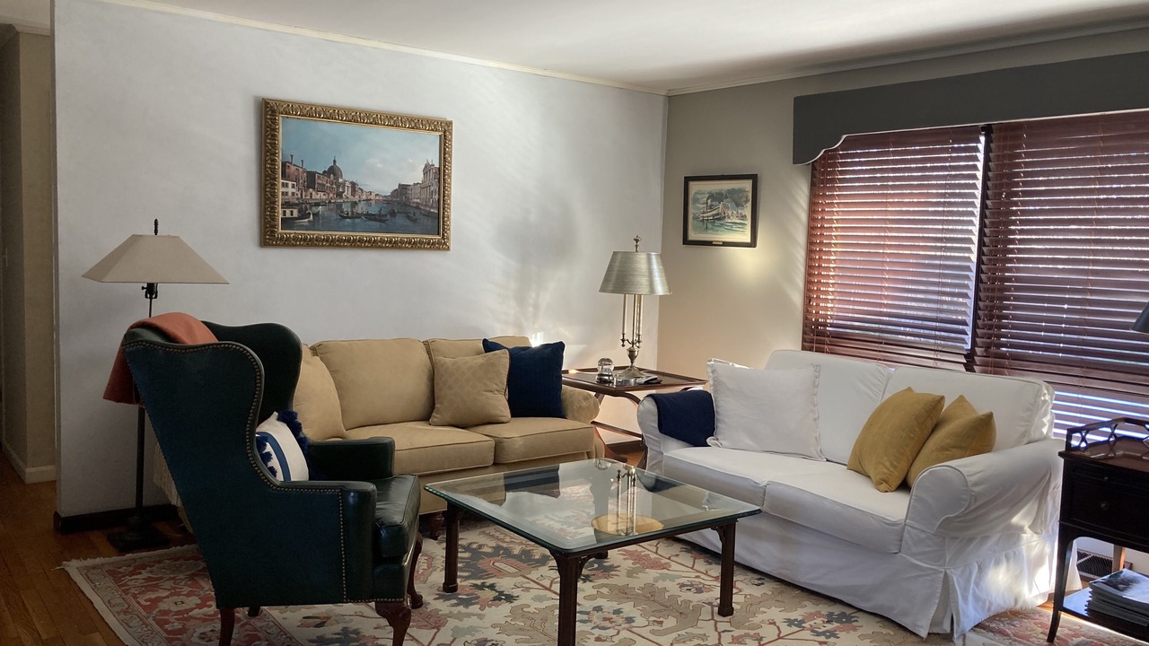 Photo of Livingroom in Elizabeth
