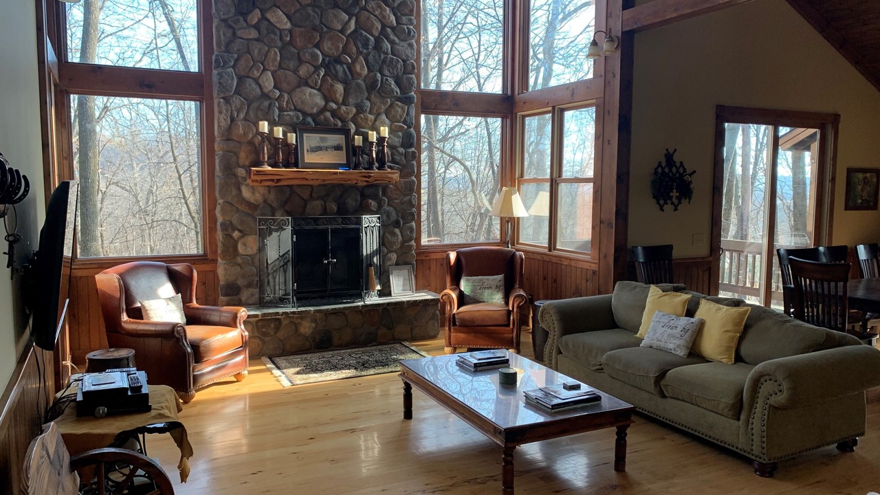 Photo of Livingroom in The Galena Territory