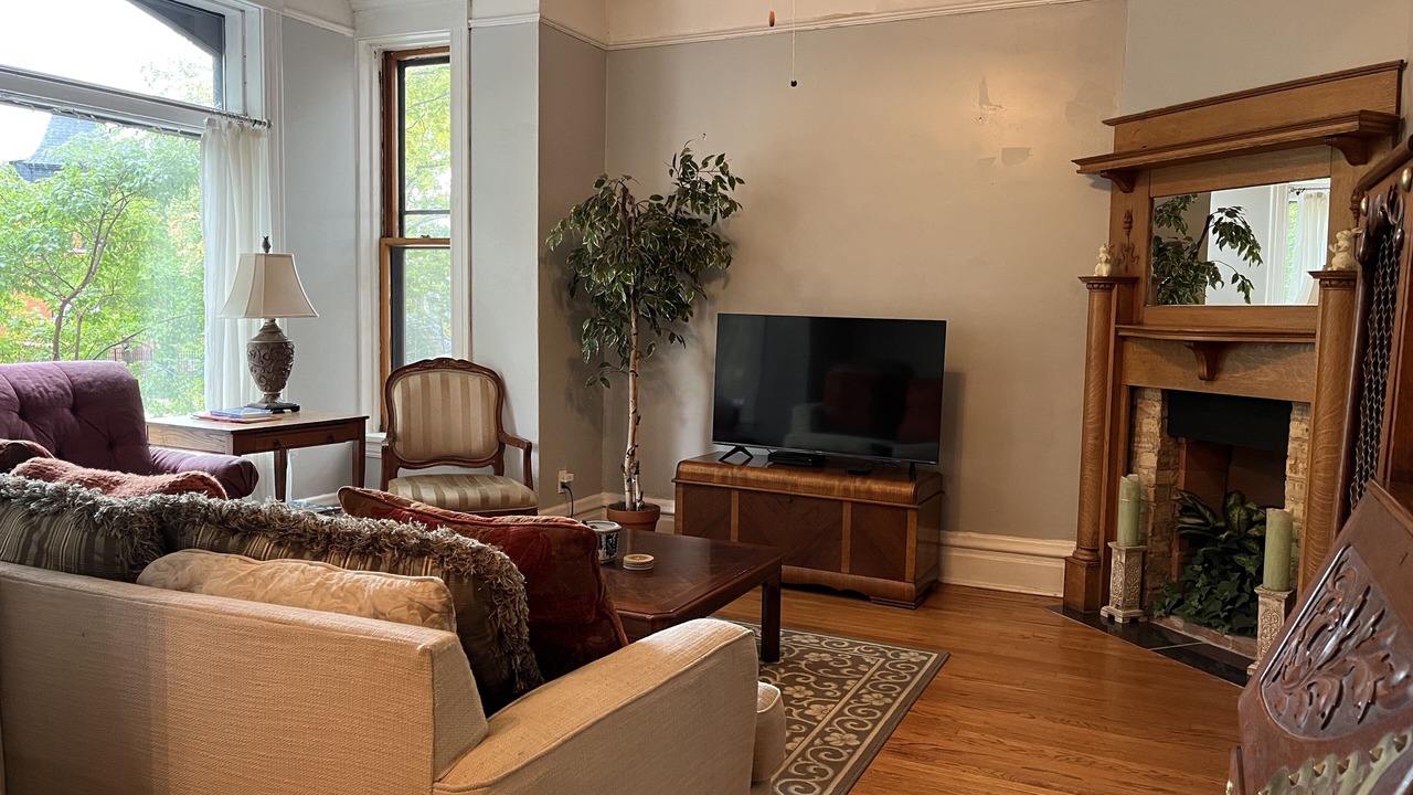 Photo of Livingroom in Ravenswood