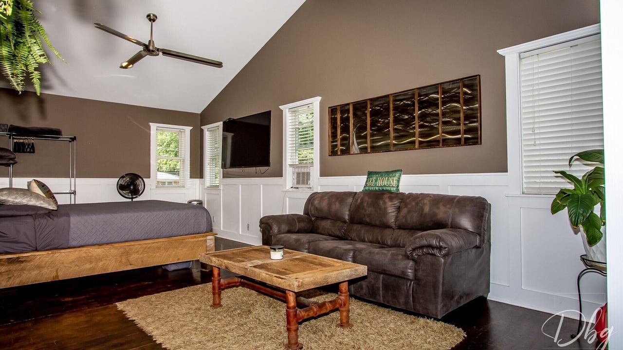 Photo of Livingroom in Channel Lake