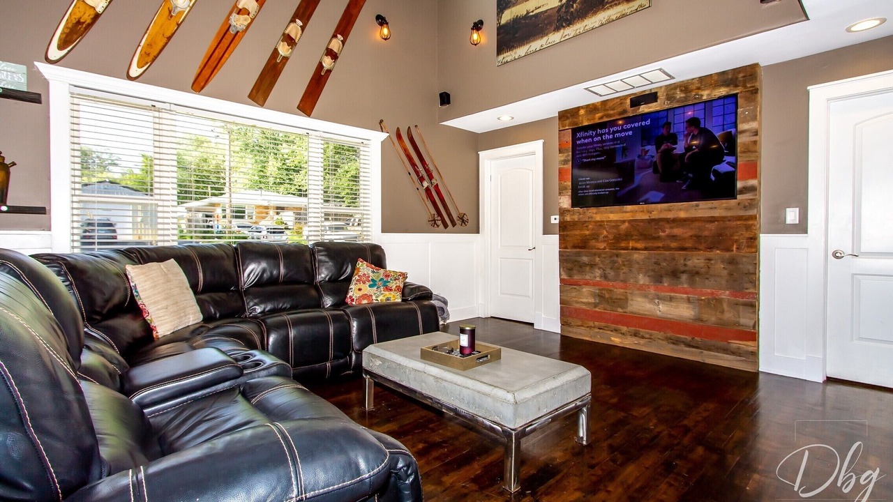 Photo of Livingroom in Channel Lake