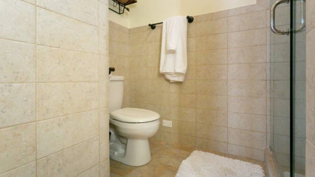 Photo of Bathroom in Lakeview