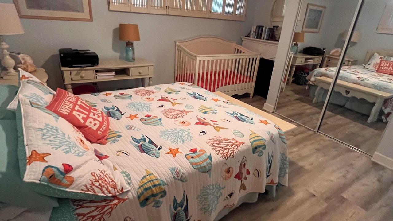 Photo of Bedroom in Lindenhurst