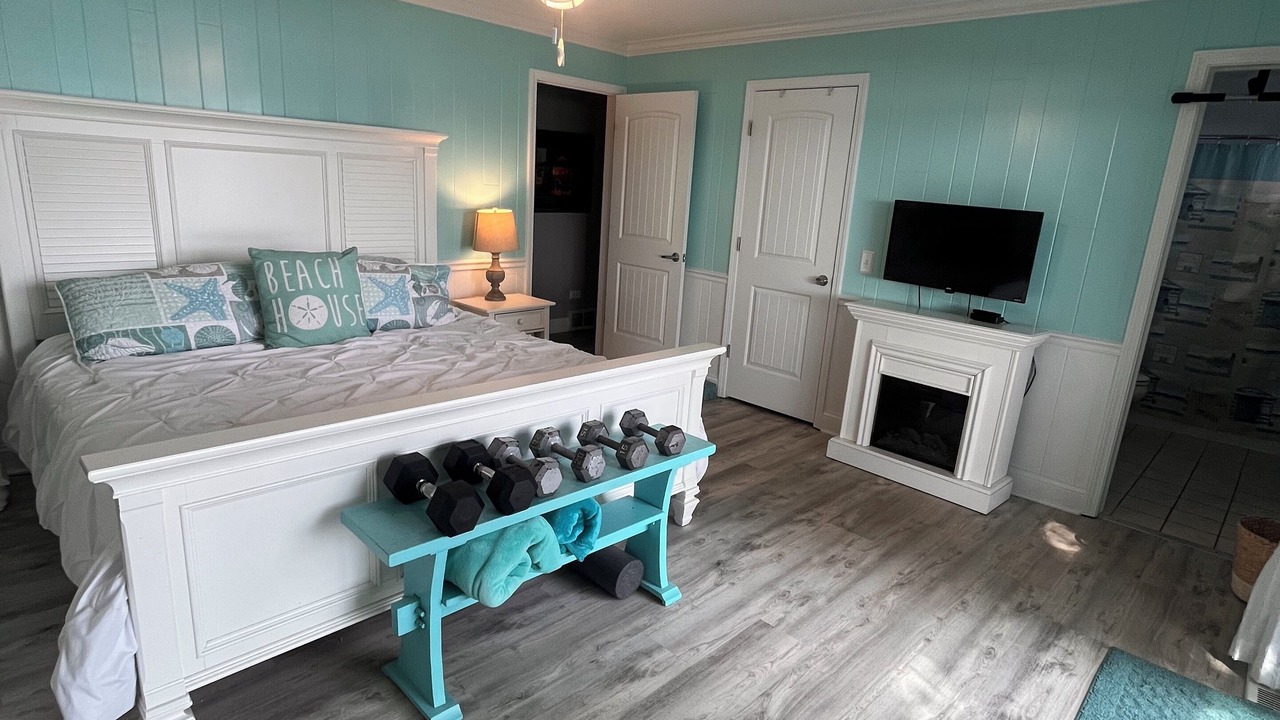 Photo of Bedroom in Lindenhurst