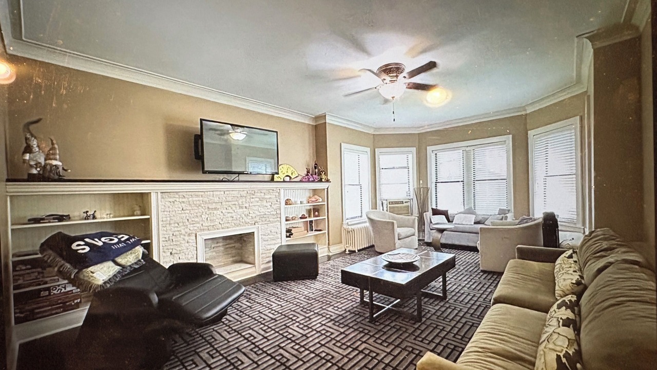 Photo of Livingroom in Rogers Park