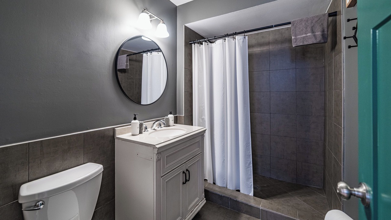 Photo of Bathroom in Wrigleyville