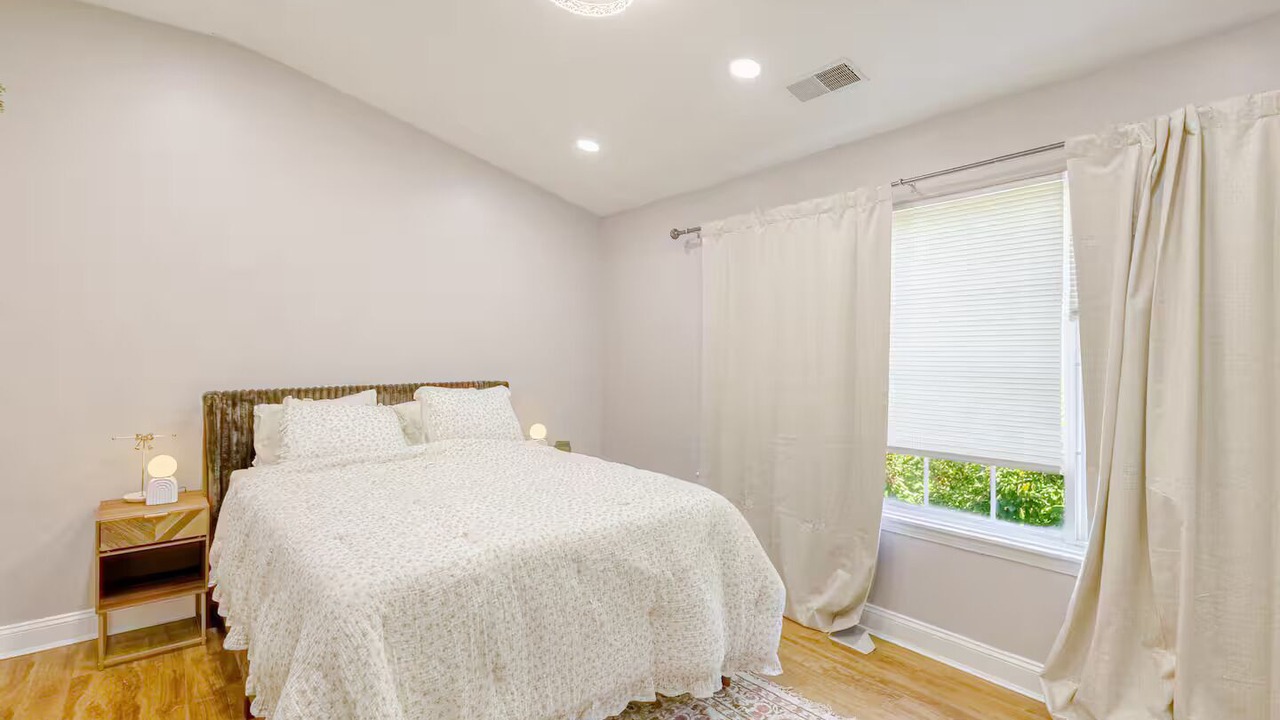Photo of Bedroom in Bloomingdale