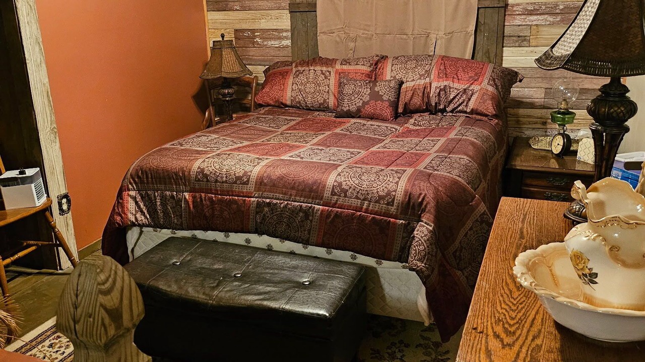 Photo of Bedroom in Carlyle