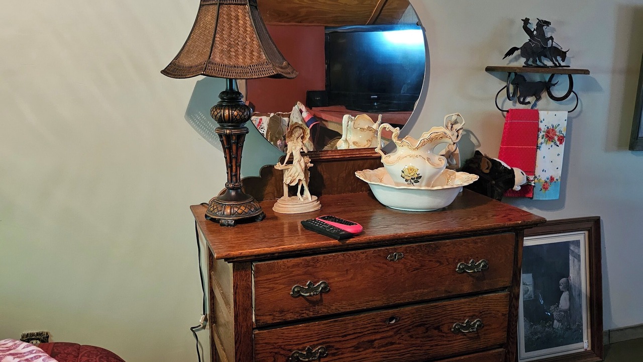 Photo of Bedroom in Carlyle