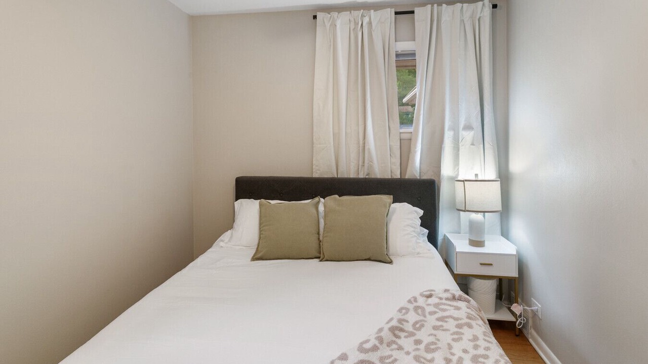 Photo of Bedroom in Waukegan