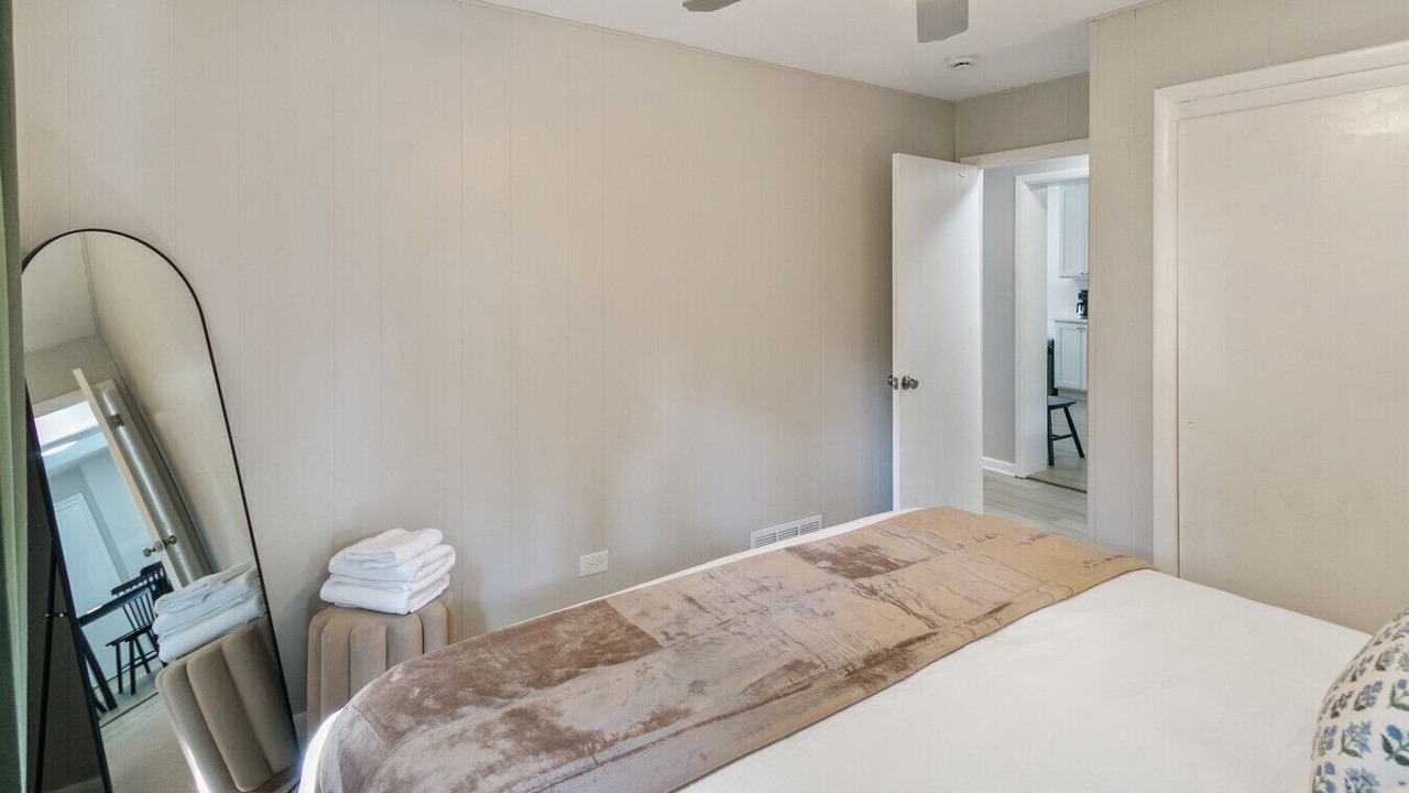 Photo of Bedroom in Waukegan