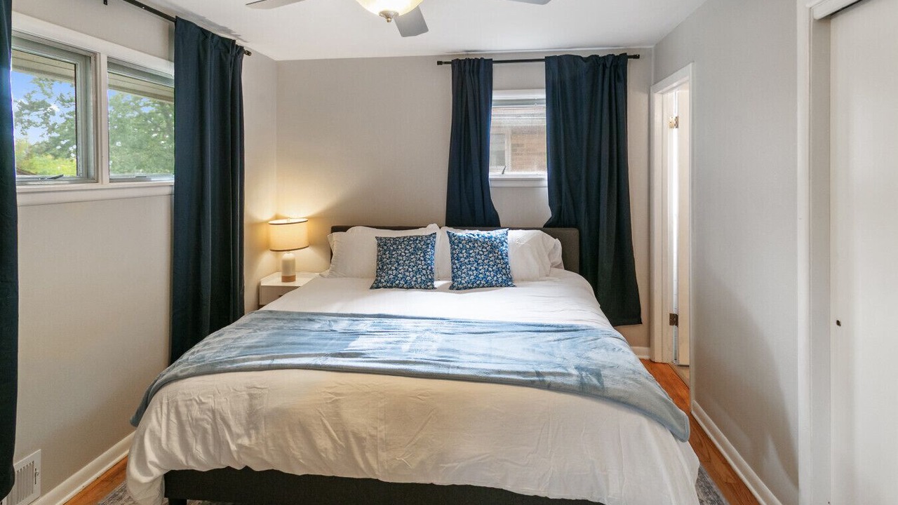Photo of Bedroom in Waukegan