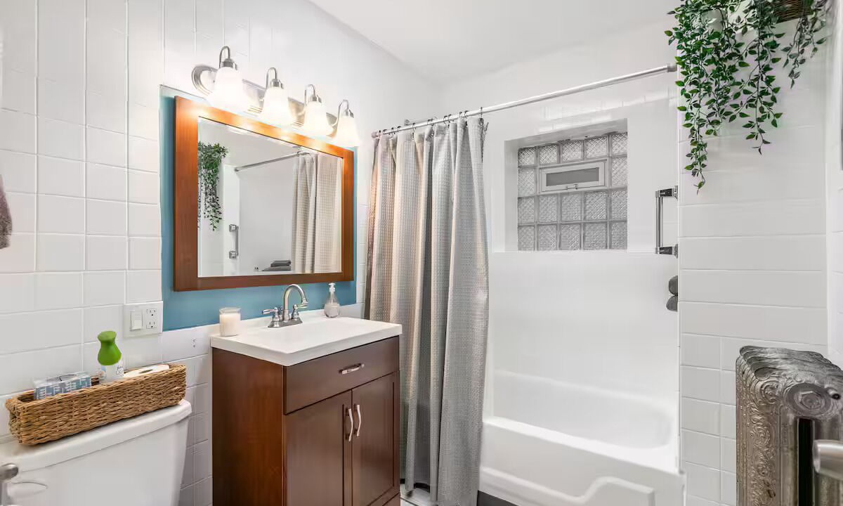 Photo of Bathroom in Edgewater