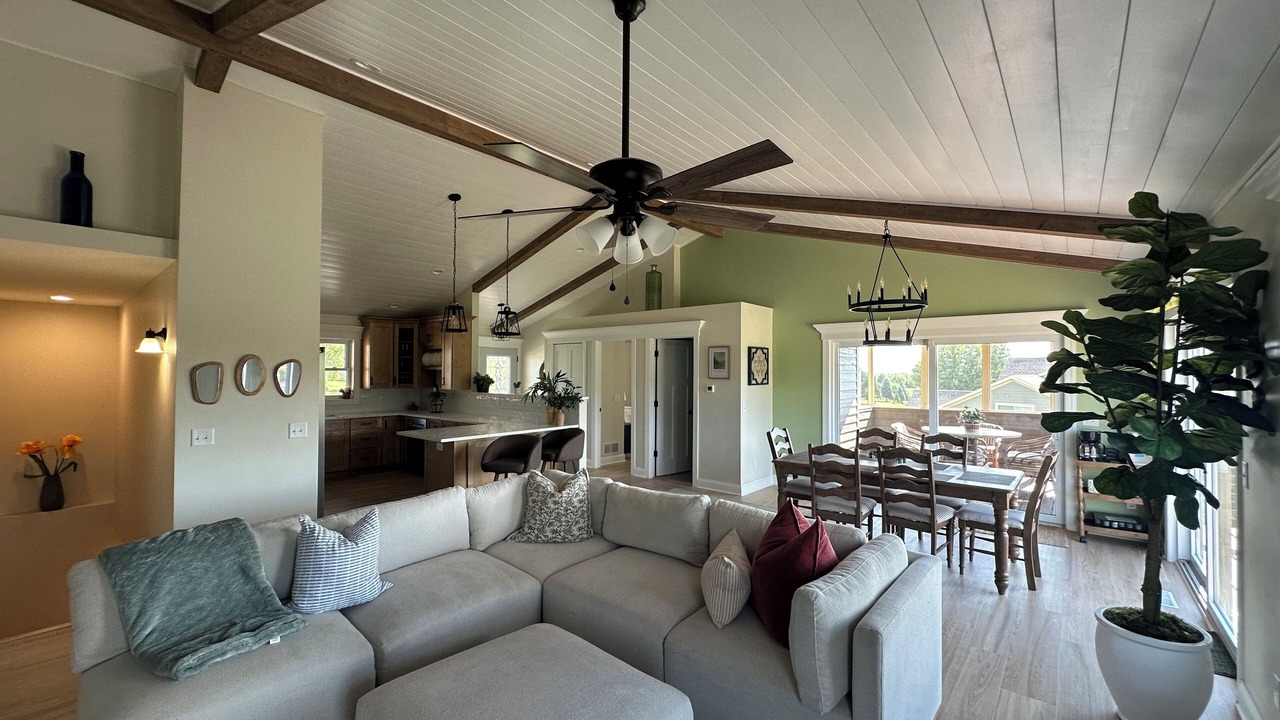 Photo of Livingroom in The Galena Territory