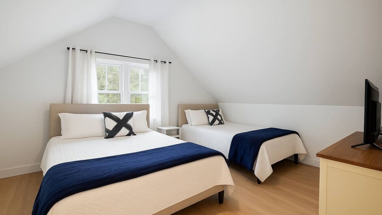 Photo of Bedroom in Channel Lake