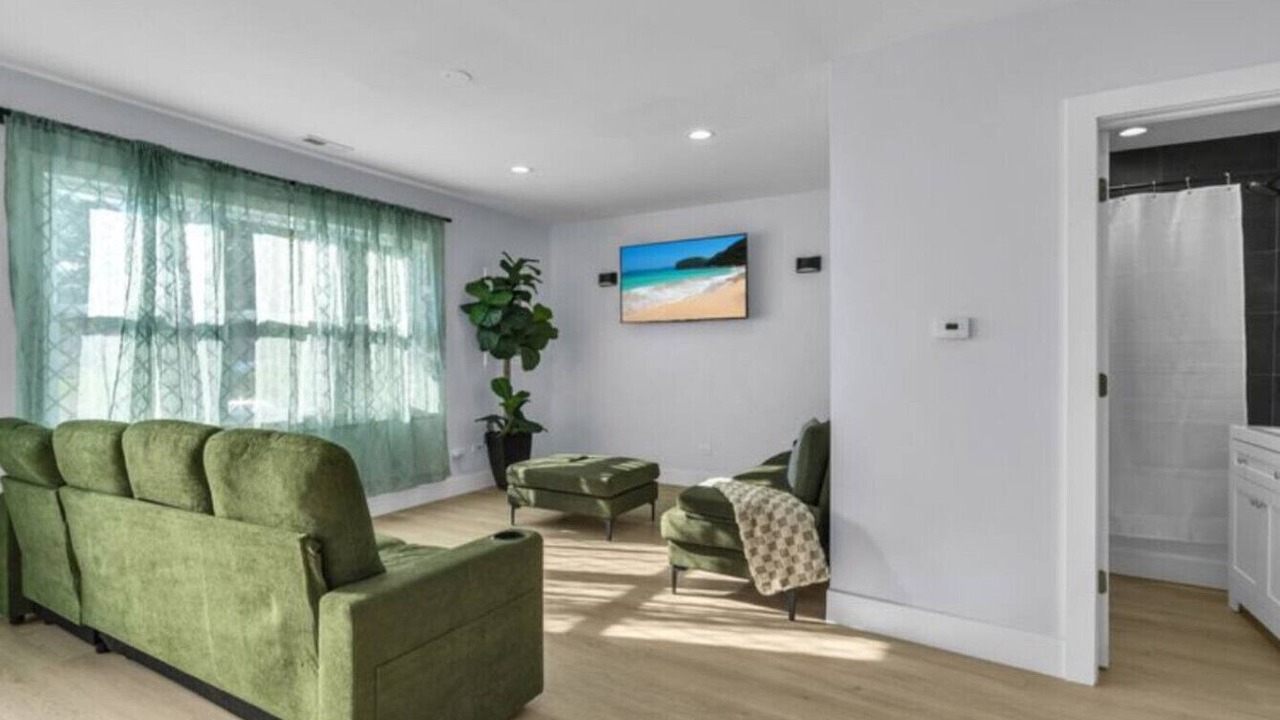 Photo of Livingroom in Channel Lake