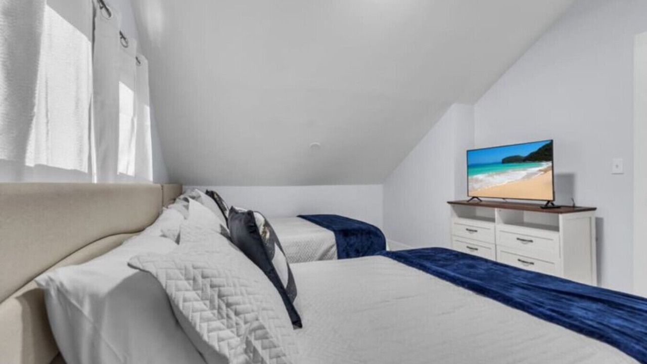Photo of Bedroom in Channel Lake