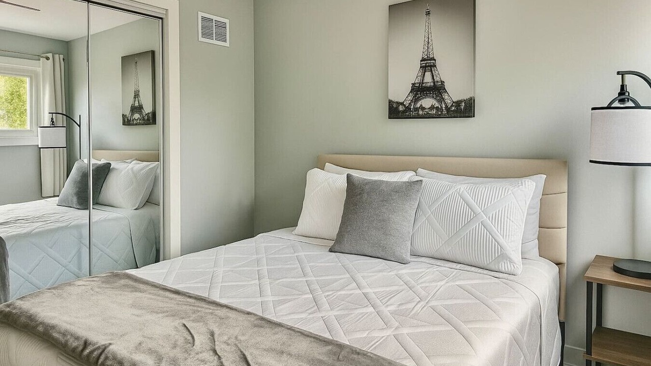 Photo of Bedroom in Bensenville