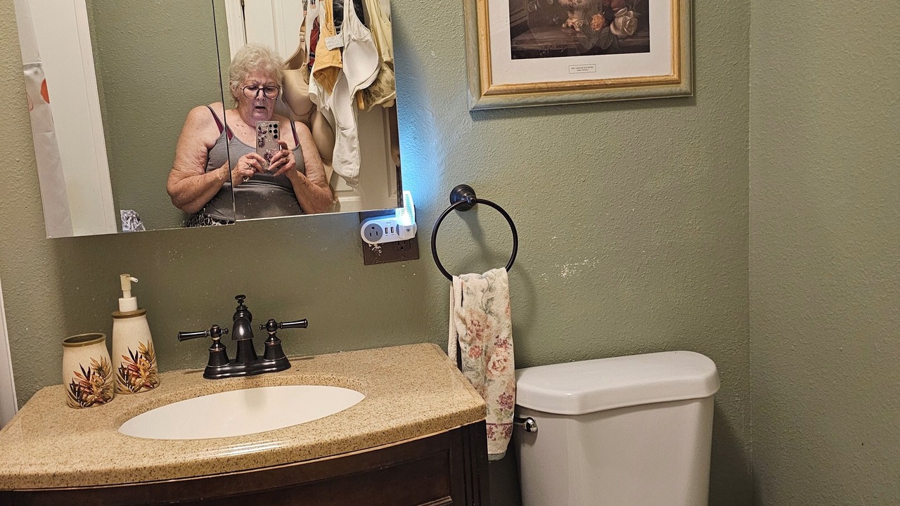 Photo of Bathroom in Carlyle