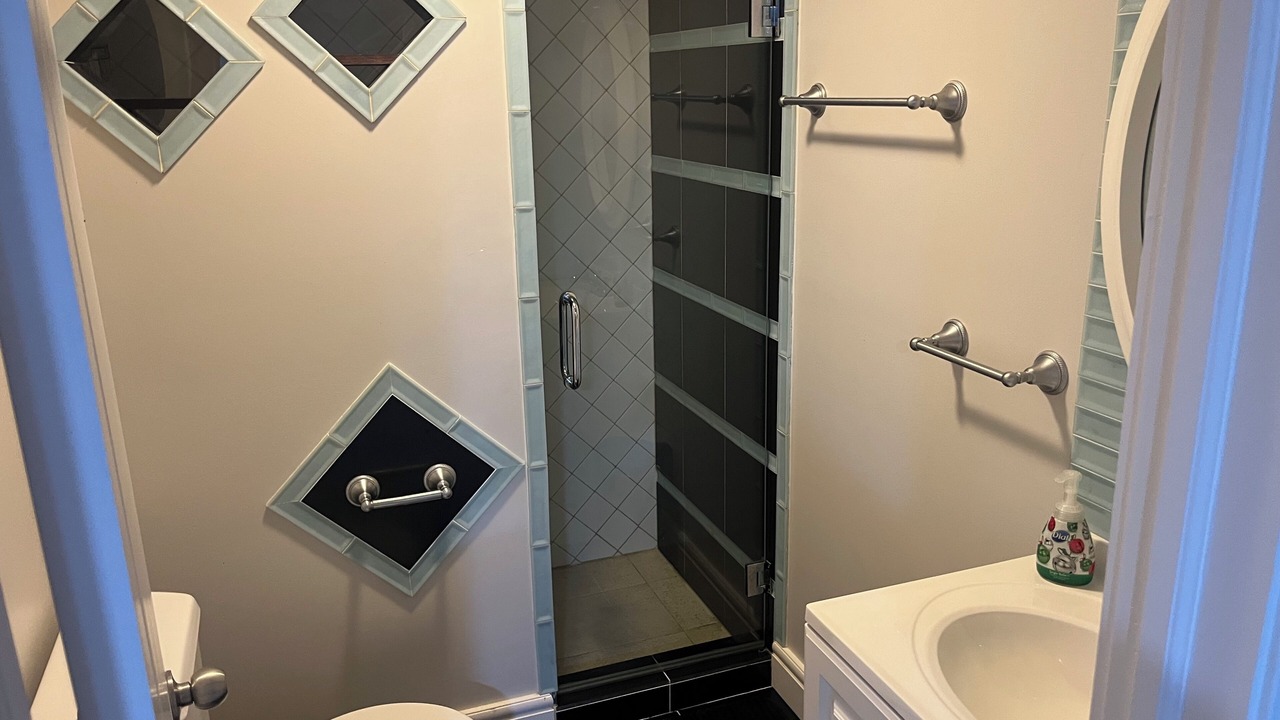 Photo of Bathroom in Lake in the Hills