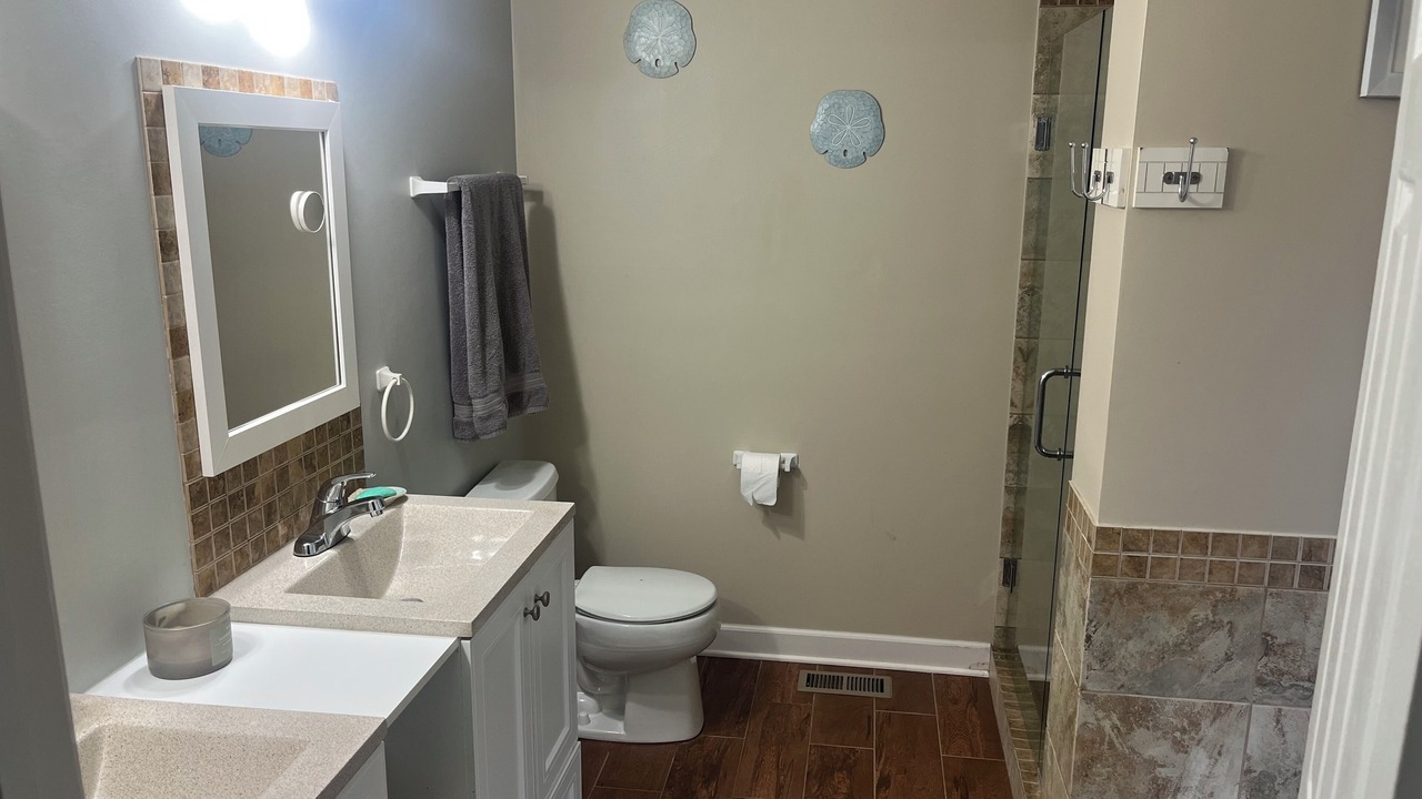 Photo of Bathroom in Lake in the Hills