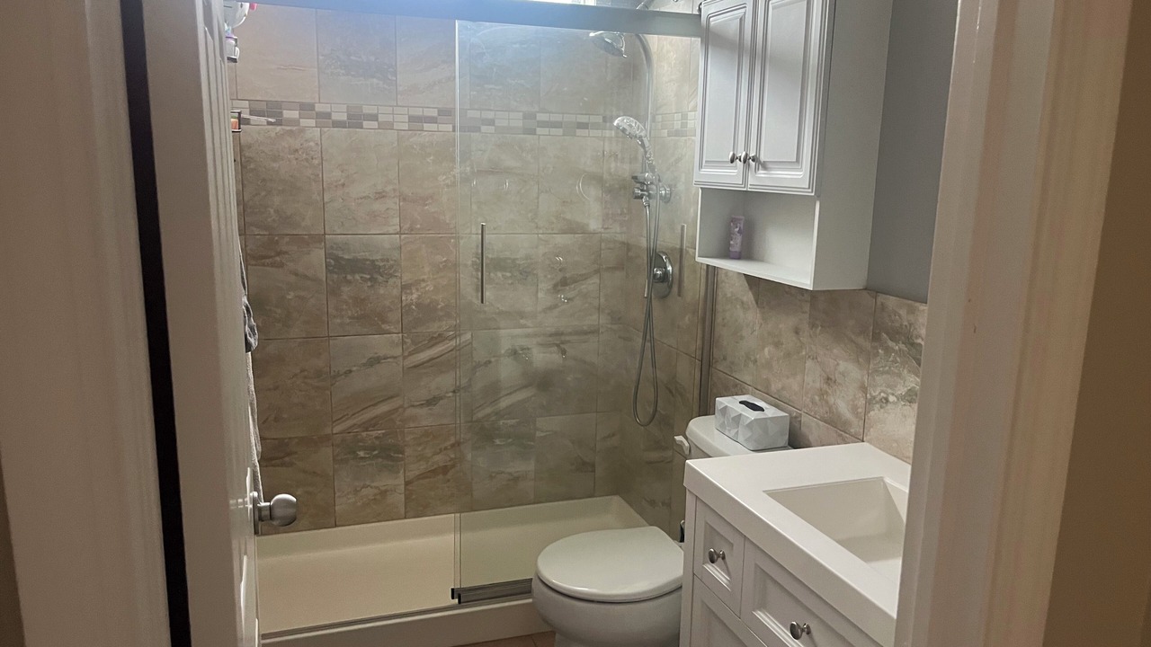 Photo of Bathroom in Lake in the Hills