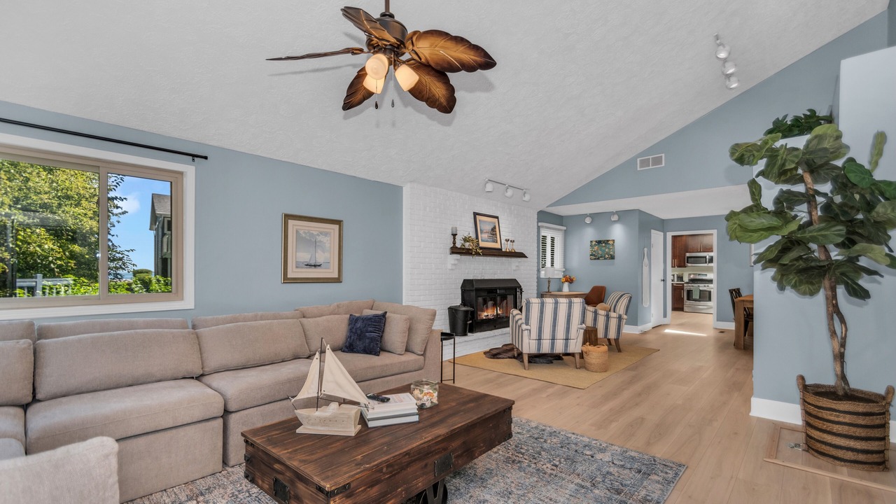Photo of Livingroom in Russell