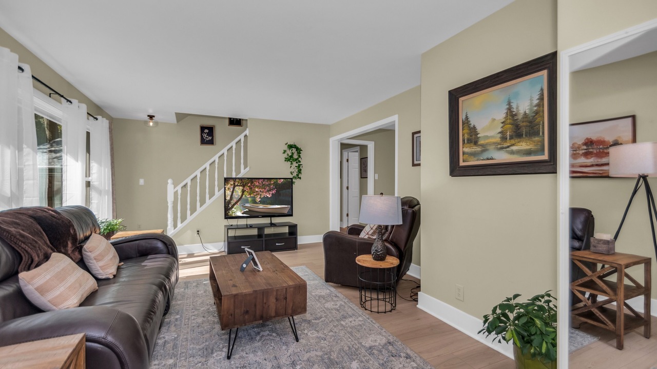 Photo of Livingroom in Russell