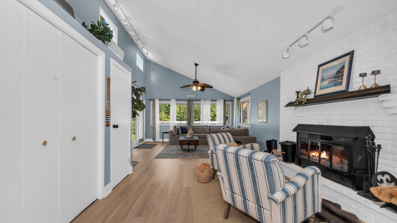 Photo of Livingroom in Russell