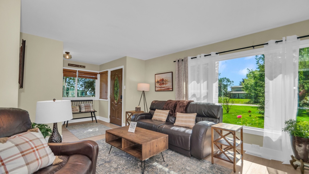 Photo of Livingroom in Russell