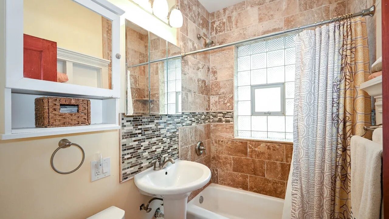 Photo of Bathroom in Lombard