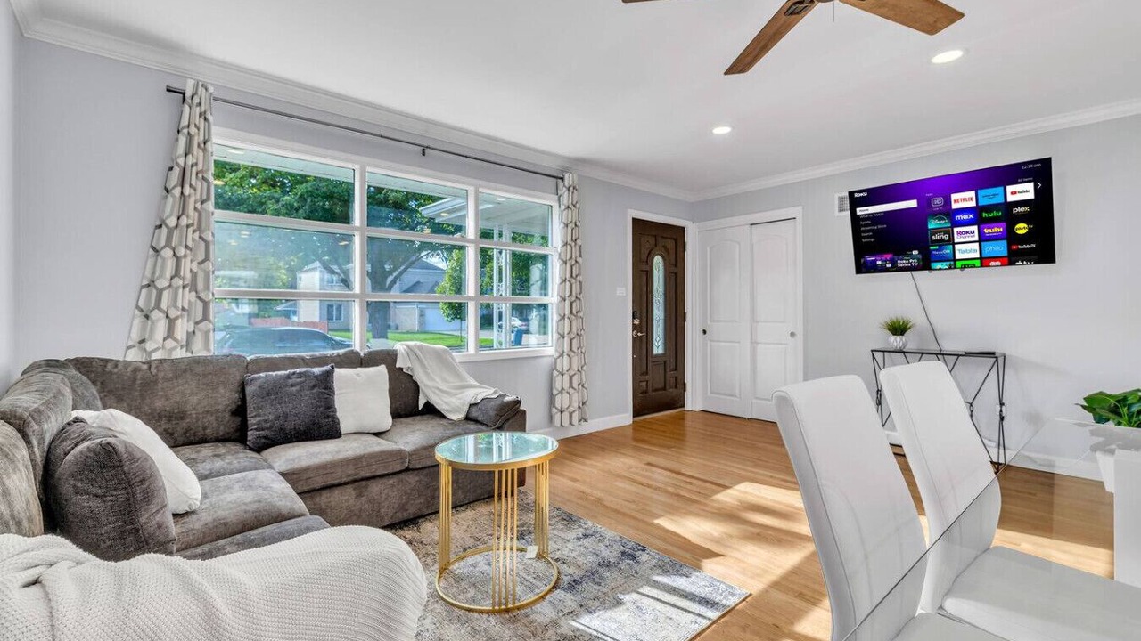 Photo of Livingroom in Elmhurst
