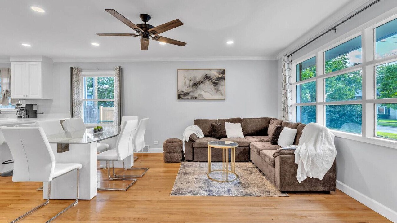 Photo of Livingroom in Elmhurst