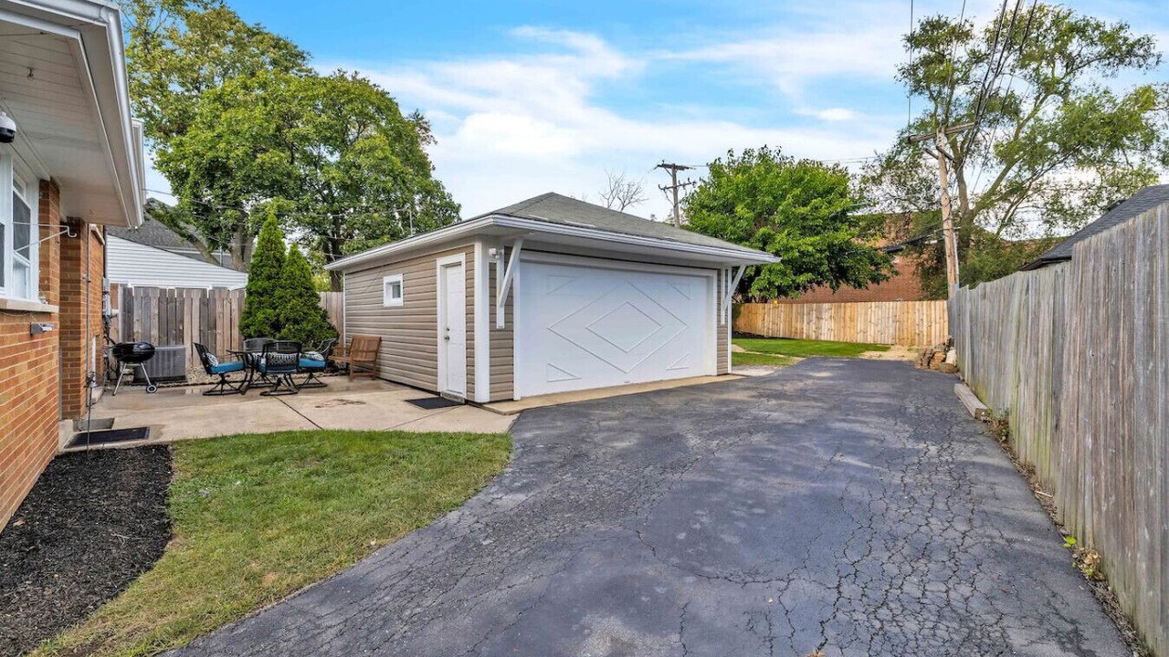 Photo of Outdoor in Elmhurst