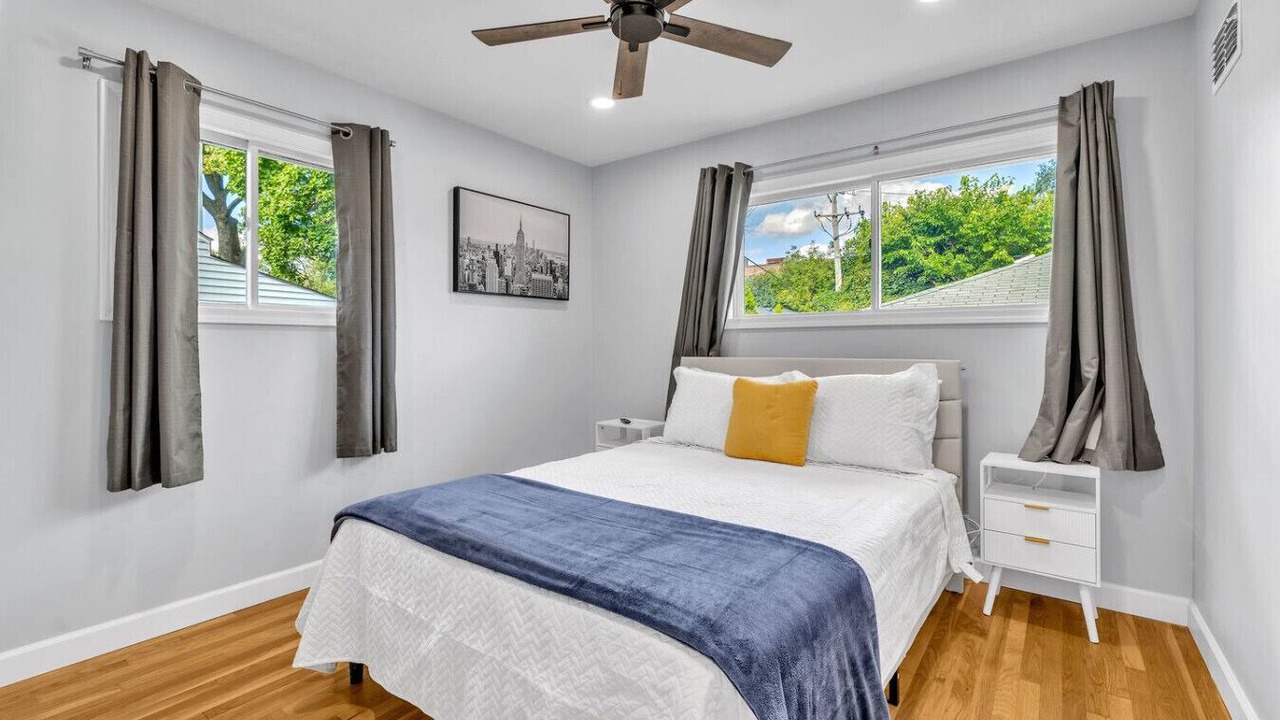 Photo of Bedroom in Elmhurst