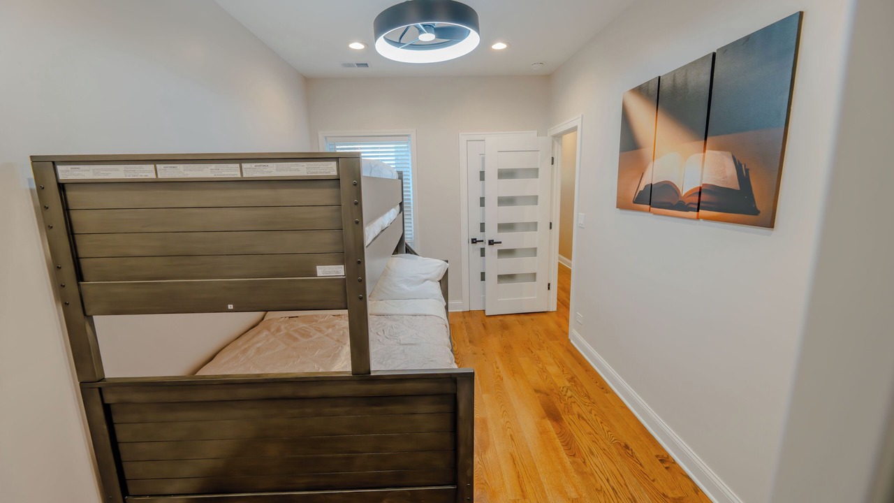 Photo of Bedroom in Rogers Park