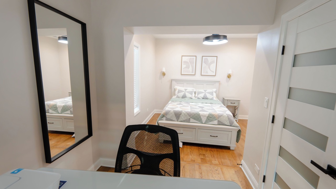 Photo of Bedroom in Rogers Park